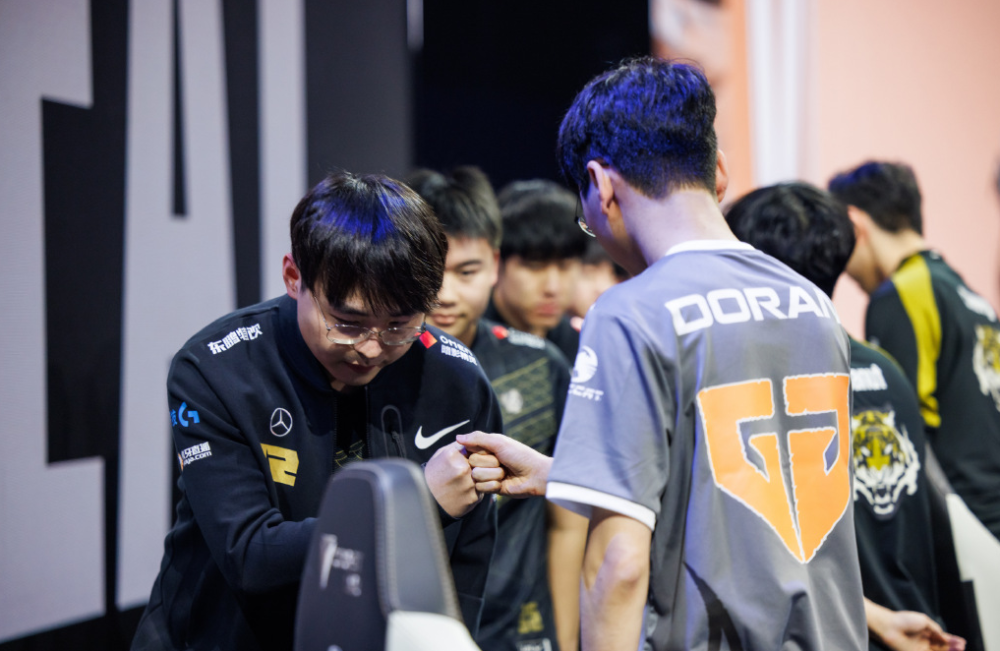 包含今晨全明星赛焦点战；新疆广汇门线救险；信心回归；心理建设被强调的词条